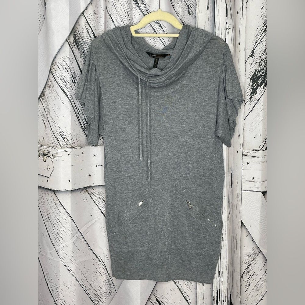 BCBGMAXAZRIA gray tunic top features a cowl neck and short flutter sleeves. XS